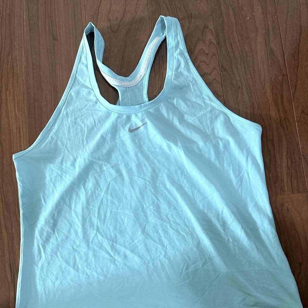 NIKE WOMEN'S DRI FIT ONE LUXE TANK size M
